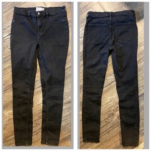 Free People Skinny Ankle Black super soft Jeans Size 28” 29”. see measurements